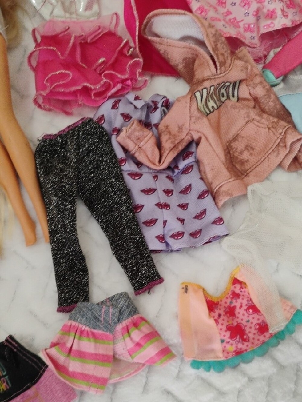 Barbie & Family Dolls- Assorted Outfits & Accessories - Picture 6 of 7